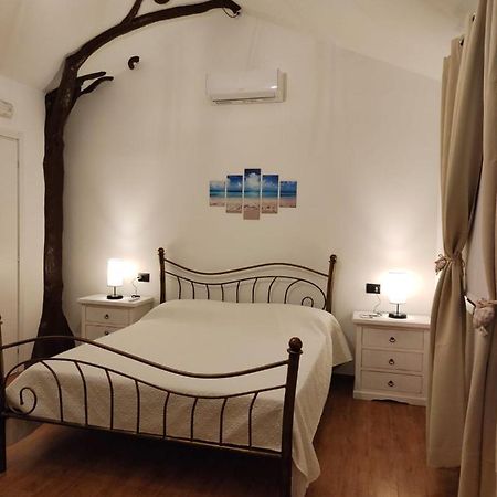 פישינאס Casa Janas Affittacamere Bed & Breakfast מראה חיצוני תמונה