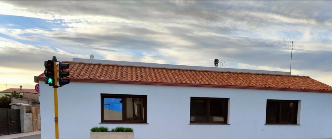 פישינאס Casa Janas Affittacamere Bed & Breakfast מראה חיצוני תמונה