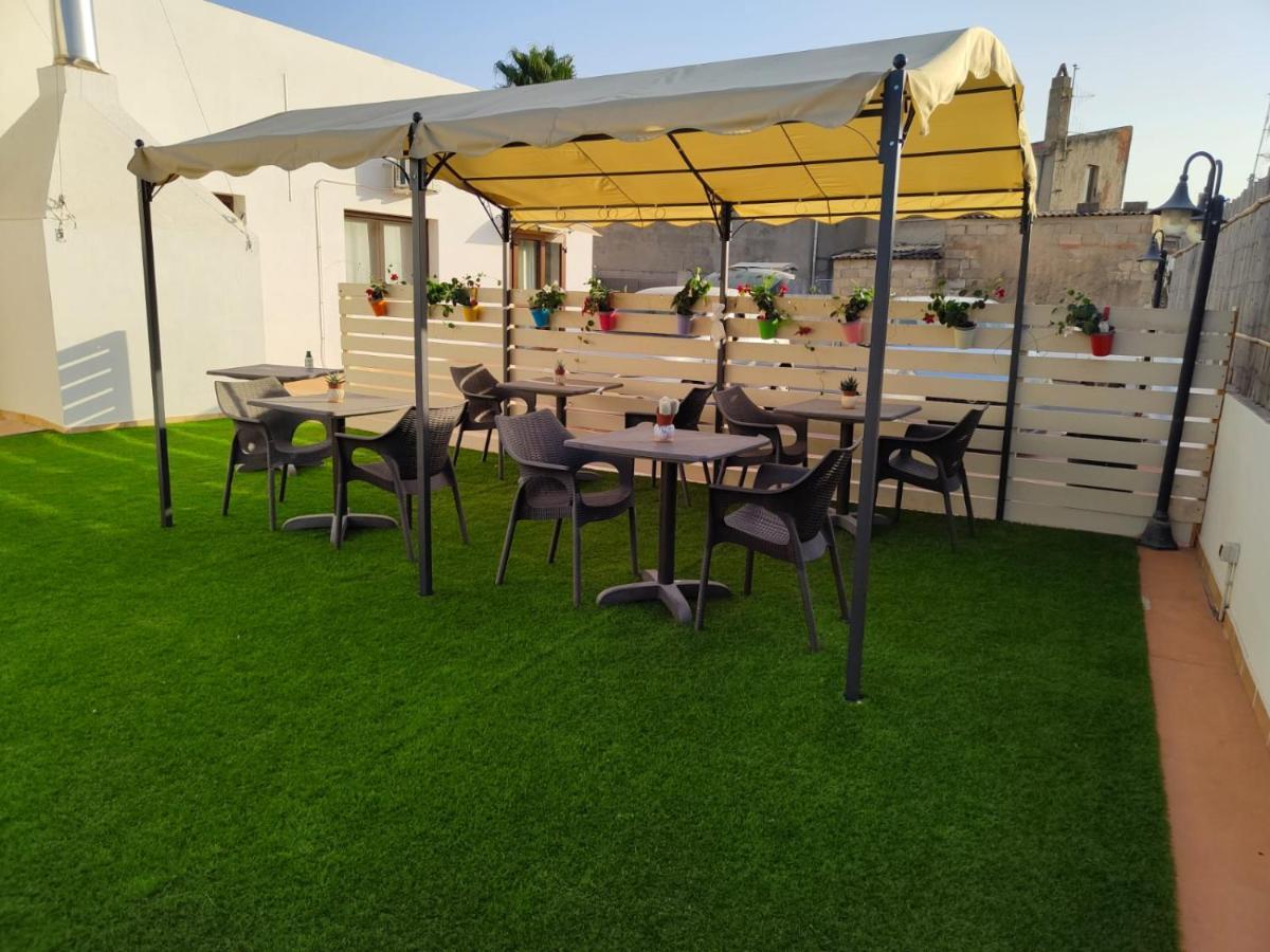 פישינאס Casa Janas Affittacamere Bed & Breakfast מראה חיצוני תמונה