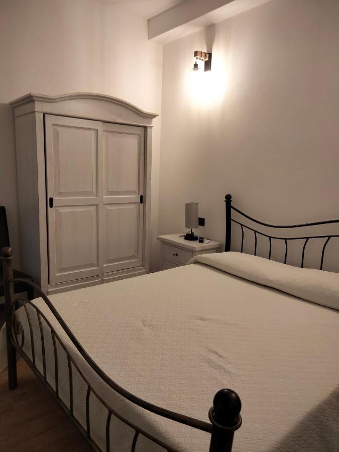 פישינאס Casa Janas Affittacamere Bed & Breakfast מראה חיצוני תמונה